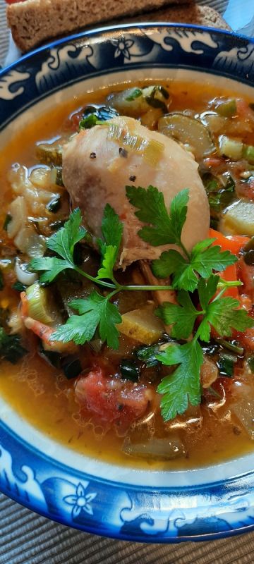 Густой томатный суп с курицей: идеальное блюдо для любой погоды