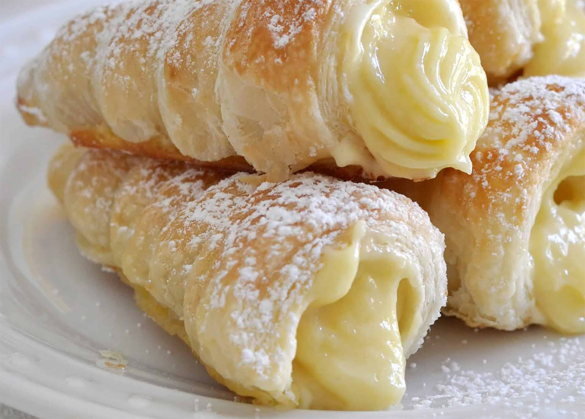 Трубочки с заварным кремом: хрустящий десерт, который вернет в детство