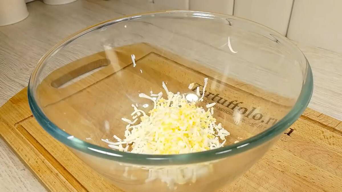 Нежные картофельные котлеты с сырной начинкой