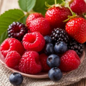 Как сохранить летние ягоды на зиму: секреты заморозки