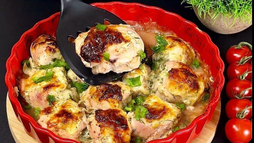 Нежные куриные рулетики в духовке с сырно-творожной начинкой