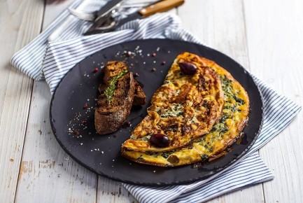 Вдохновляющий греческий омлет со шпинатом и грибами