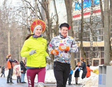Масленичный забег в Химках: валенки, платки и веселье