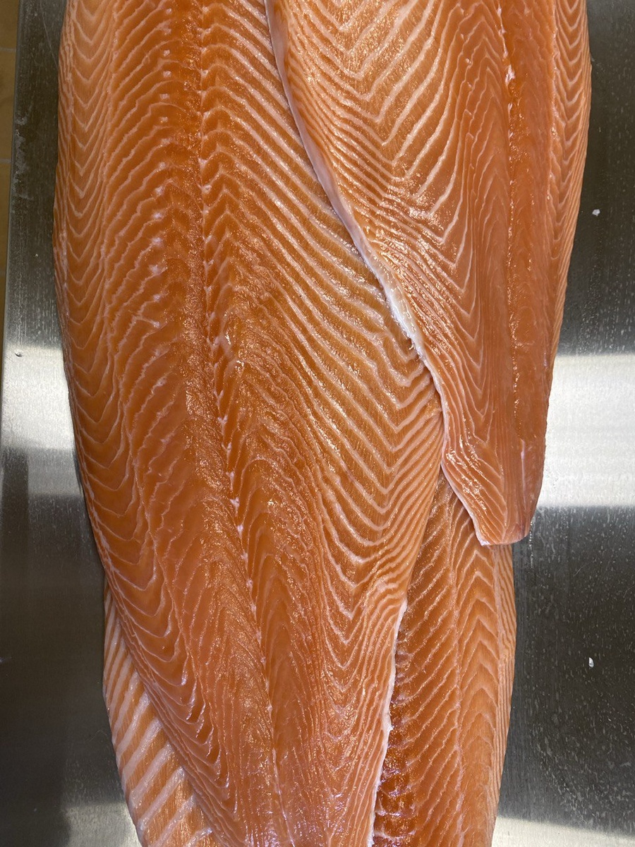 Как правильно сохранить большой кусок лосося дома