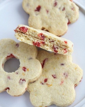 Идеальное песочное печенье с вяленой вишней: простой рецепт для гурманов