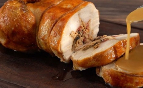 Рулет из курицы с креветками: изысканный домашний рецепт