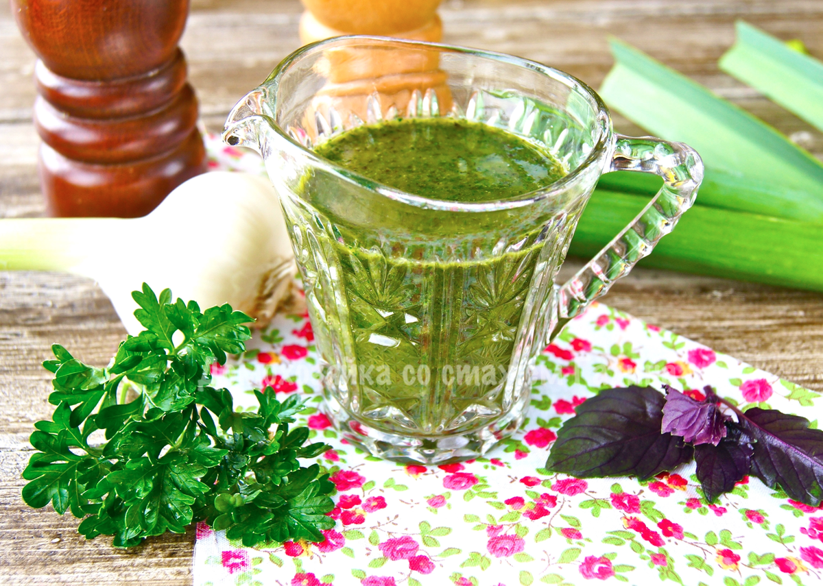 Летнее настроение зимой: как сделать зеленый соус из свежей зелени