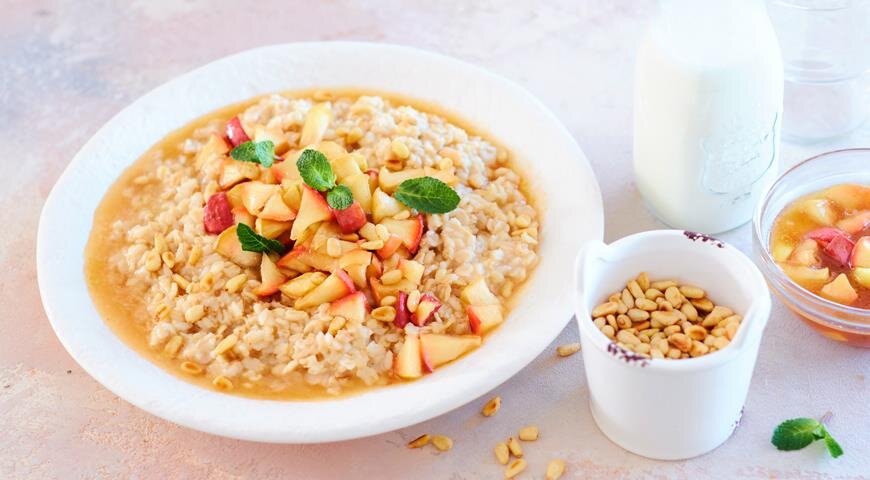 Овсяная каша с яблоками: простой рецепт для вкусного утра