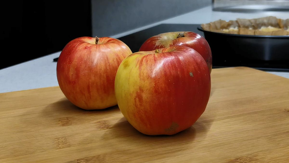 Легкий яблочный пирог: как радость готовки заменяет торт