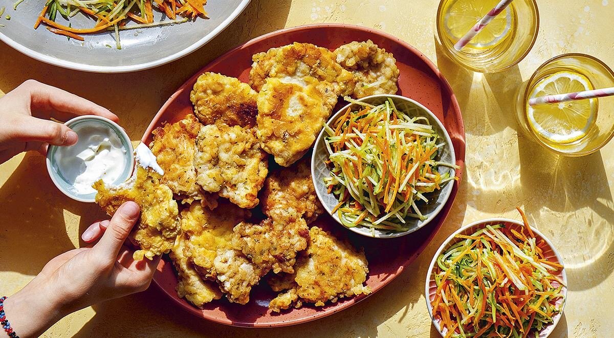 Здоровые наггетсы из индейки с морковным салатом: идеальный обед в домашних условиях