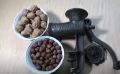 Вторая жизнь старой мясорубки: как преобразовать кухонный раритет в удобный орехокол