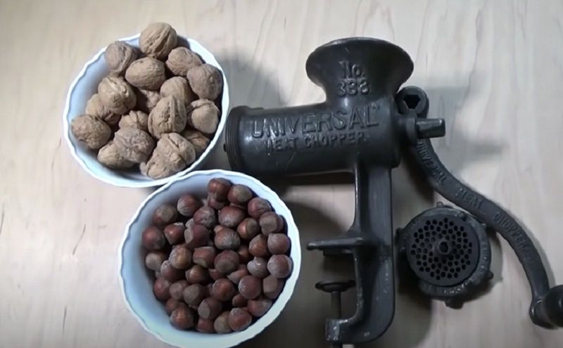 Вторая жизнь старой мясорубки: как преобразовать кухонный раритет в удобный орехокол