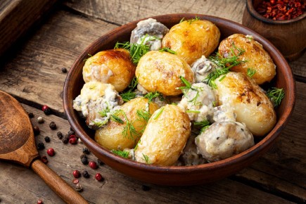 Вкусное сочетание картофеля и грибов в горчичном соусе