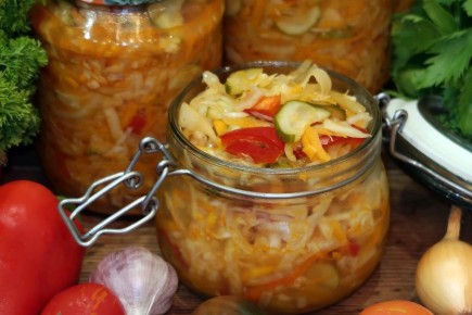 Салат из капусты на зиму: универсальный рецепт «Огородник»