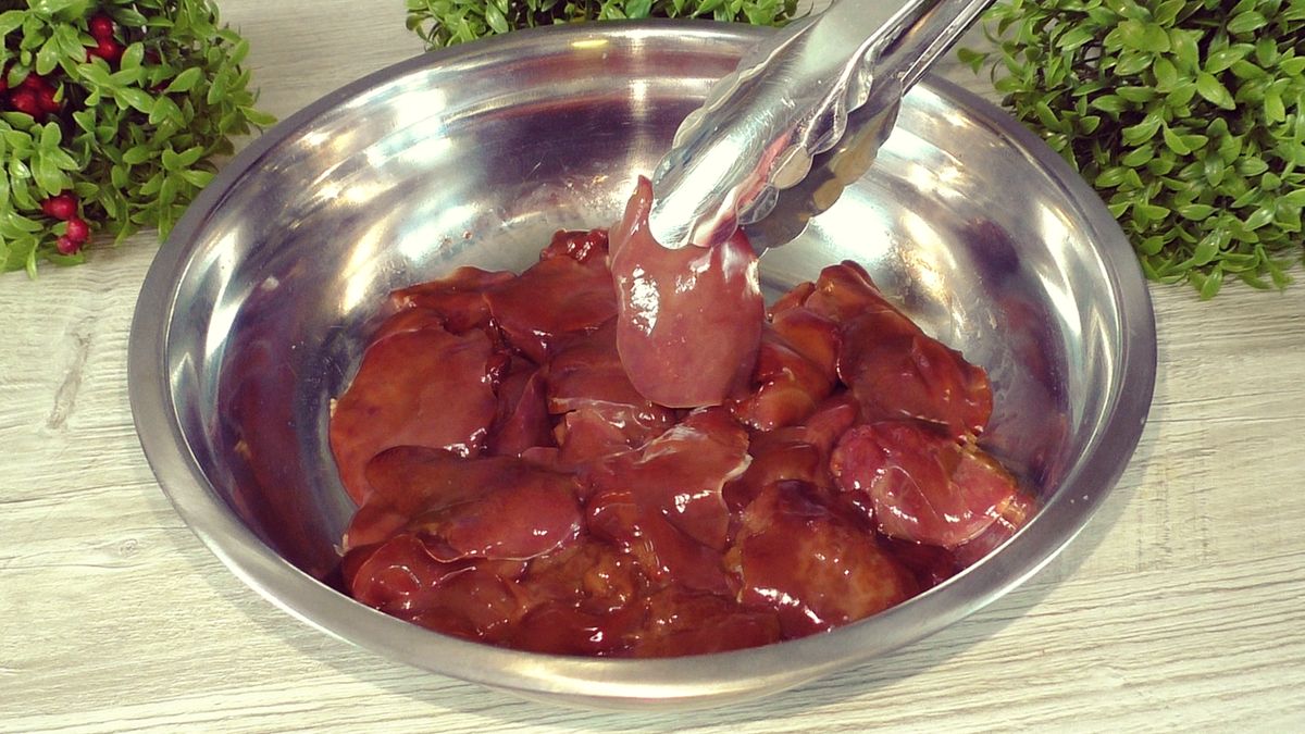 Универсальный рецепт для быстрого обеда: куриная печенка с луком