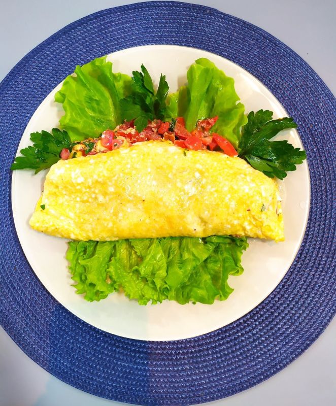 Вкусный рулет из омлета: идеальный завтрак за 15 минут