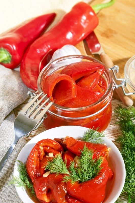 Маринованный перец с чесноком