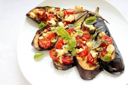 Сочетание лета: баклажаны, помидоры и сыр