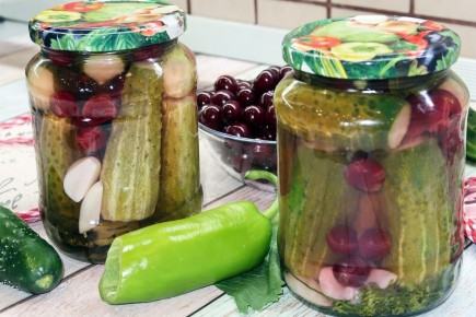 Необычные маринованные огурцы с вишней: секреты хрустящего угощения