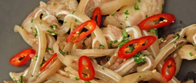 Традиционная закуска из поросячьих ушек: секреты приготовления