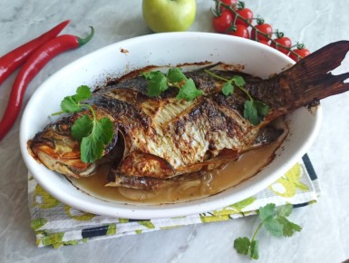 Карась с яблоками и луком: незабываемое блюдо от речного короля