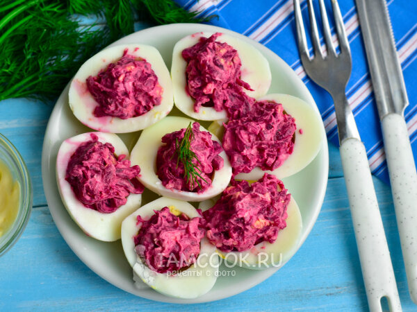 Вкусная закуска из свеклы и яиц: быстро и просто