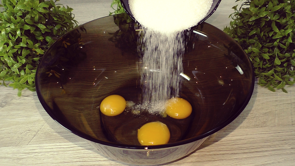 Простой и вкусный пирог к чаю, который готовится за считанные минуты