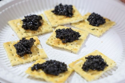 Бутерброд с черной икрой: новогодние цены