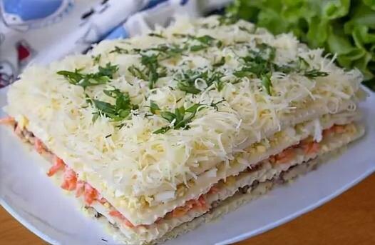 Закусочный торт со скумбрией