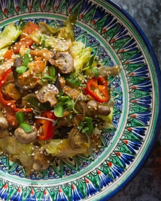 Салат, который согревает: секреты простого постного блюда