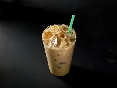 Как освежиться этим летом: рецепт айс-латте для горячих дней