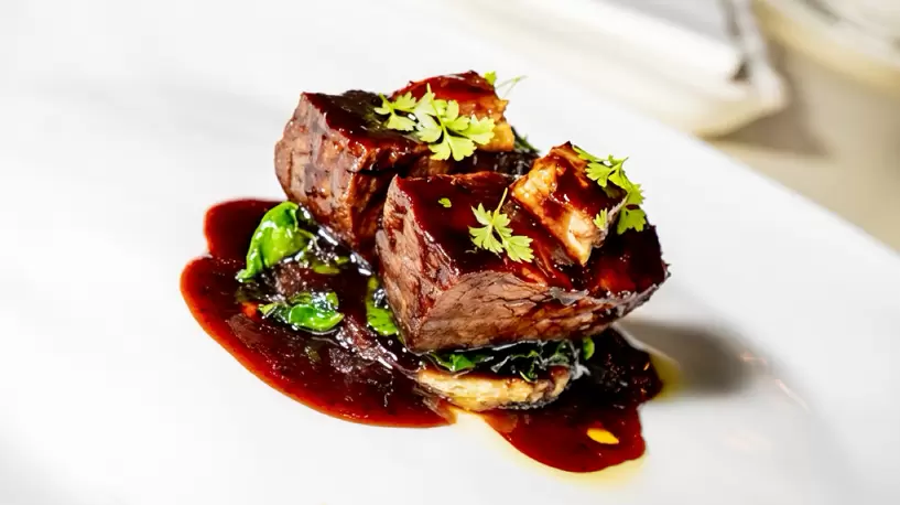 Гастроспектакль в Ельцин Центре: Путешествие во времени с гастрономией 50-х