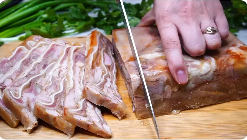 вкусная замена ветчине: как приготовить экономичный мясной рулет