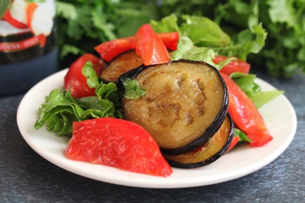 Сочный салат с баклажанами и помидорами: идеальное лакомство лета