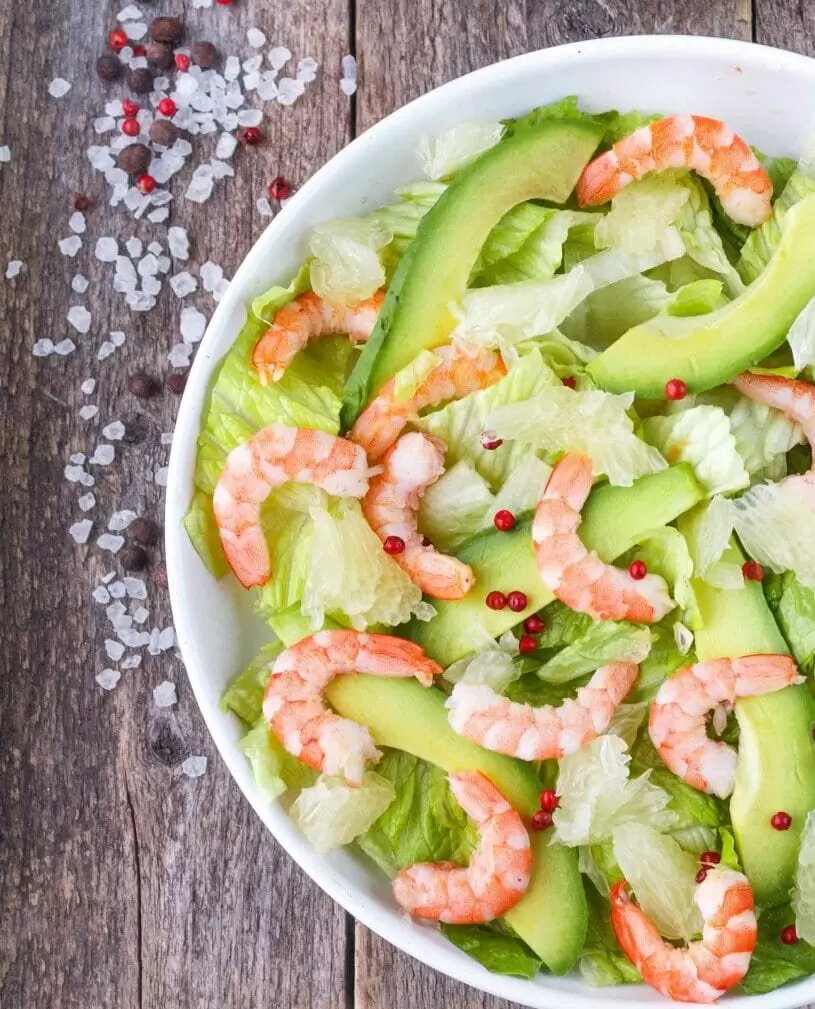 Летний салат с креветками и авокадо: взрыв свежести на вашем столе