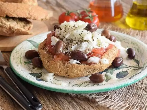Кулинарное наследие Крита: откройте для себя секреты закуски Дакос
