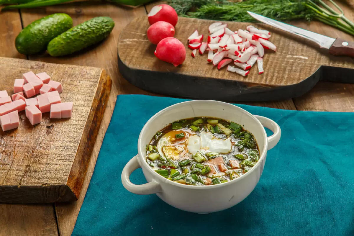 Как приготовить холодную окрошку на квасе с насыщенным вкусом