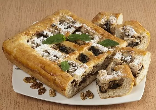 Пирог «Мария»: идеальное лакомство с рисом и черносливом для уютного семейного чаепития