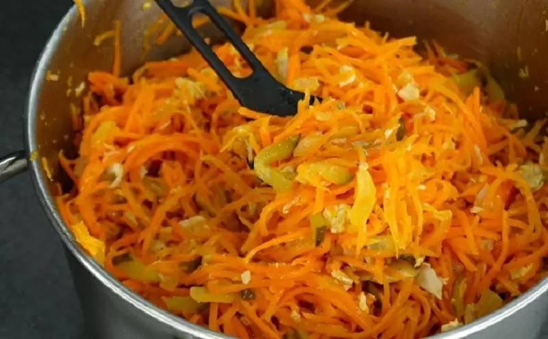 Теплый салат с капустой и курицей: ваш идеальный ужин за 30 минут